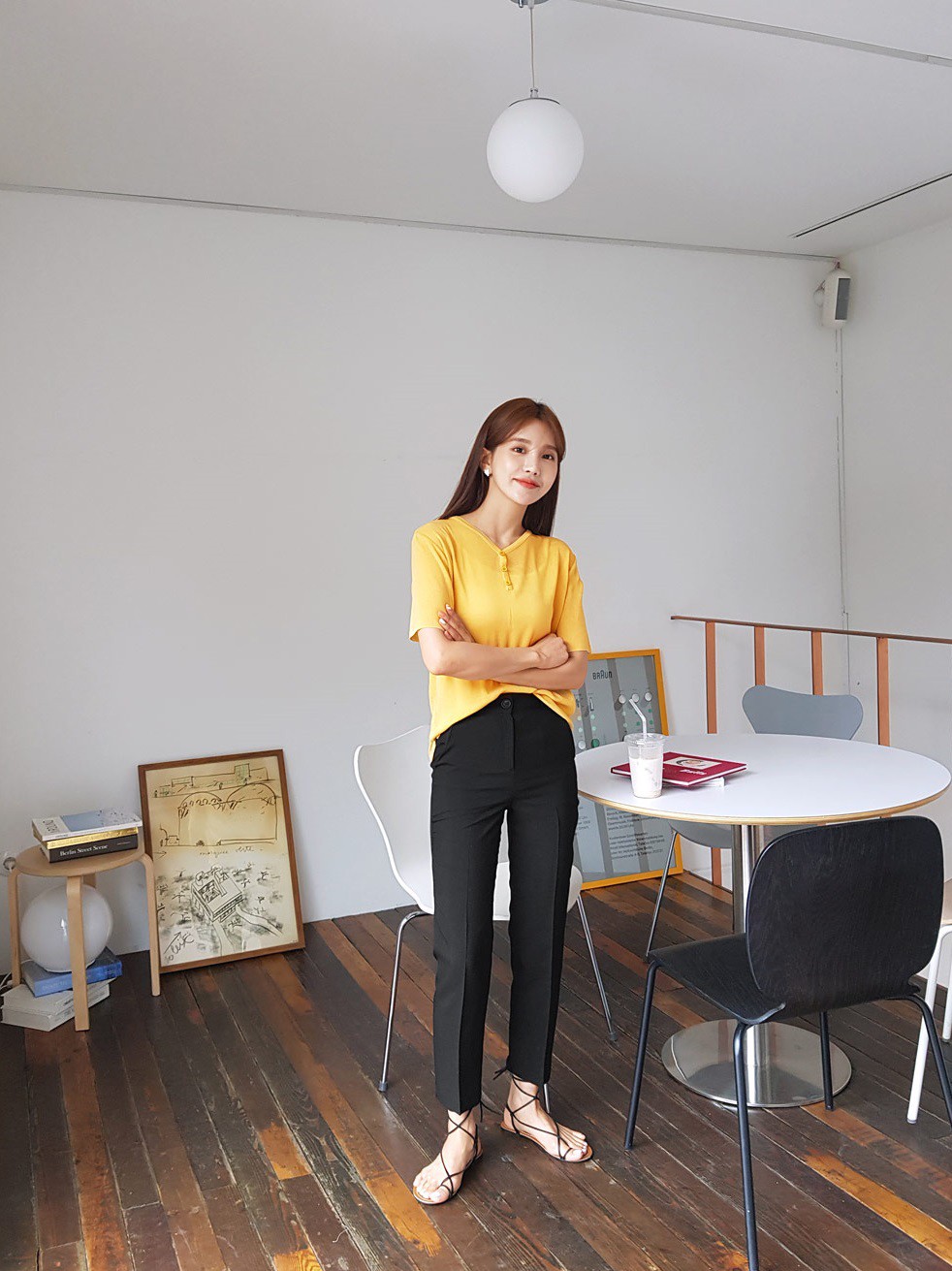 Không cần biết bạn sở hữu đôi chân 'cột đình' hay không, cứ diện 4 items này thì chân ai cũng nhỏ đi bội phần Không cần biết bạn sở hữu đôi chân 'cột đình' hay không, cứ diện 4 items này thì chân ai cũng nhỏ đi bội phần