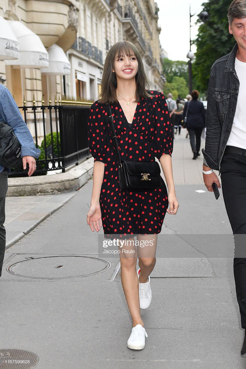 Chưa đi sự kiện, em út BLACKPINK đã khiến nhiếp ảnh gia Paris náo loạn chỉ vì... dạo phố mà như chụp tạp chí Chưa đi sự kiện, em út BLACKPINK đã khiến nhiếp ảnh gia Paris náo loạn chỉ vì... dạo phố mà như chụp tạp chí