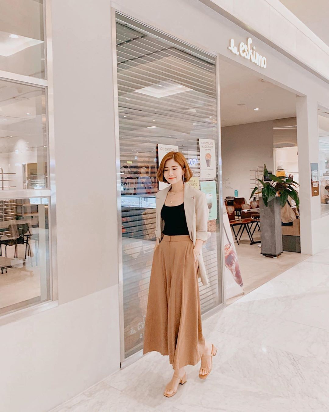 Đây chính là mẫu quần 'diệu kỳ' dù béo hay gầy cũng mặc đẹp, và còn cực mát mẻ để diện trong hè - 9 Đây chính là mẫu quần 'diệu kỳ' dù béo hay gầy cũng mặc đẹp, và còn cực mát mẻ để diện trong hè - 9