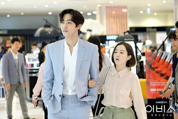 Phim Hàn gần đây có thể ảm đạm, nhưng thời trang trong đó vẫn là nguồn cảm hứng dạt dào cho chị em công sở - 7 Phim Hàn gần đây có thể ảm đạm, nhưng thời trang trong đó vẫn là nguồn cảm hứng dạt dào cho chị em công sở - 7