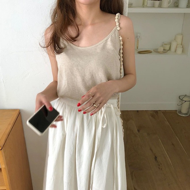 Nếu mặc gì cũng muốn lịm đi vì nóng, 3 cách lên đồ với vải thô mát rượi từ đầu đến chân này chính là dành cho bạn Nếu mặc gì cũng muốn lịm đi vì nóng, 3 cách lên đồ với vải thô mát rượi từ đầu đến chân này chính là dành cho bạn