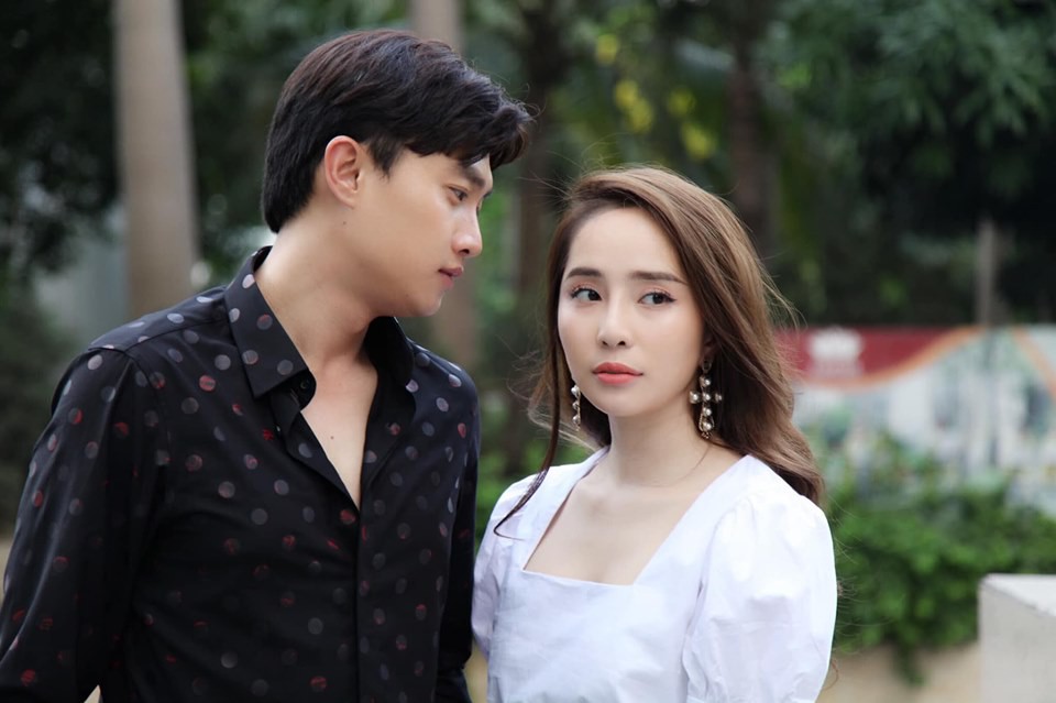 'Về nhà đi con': Lại lộ ảnh cực sang chảnh của 'tiểu tam' phá đám Vũ - Thư, fan cứ chuẩn bị tinh thần mà khóc! 'Về nhà đi con': Lại lộ ảnh cực sang chảnh của 'tiểu tam' phá đám Vũ - Thư, fan cứ chuẩn bị tinh thần mà khóc!