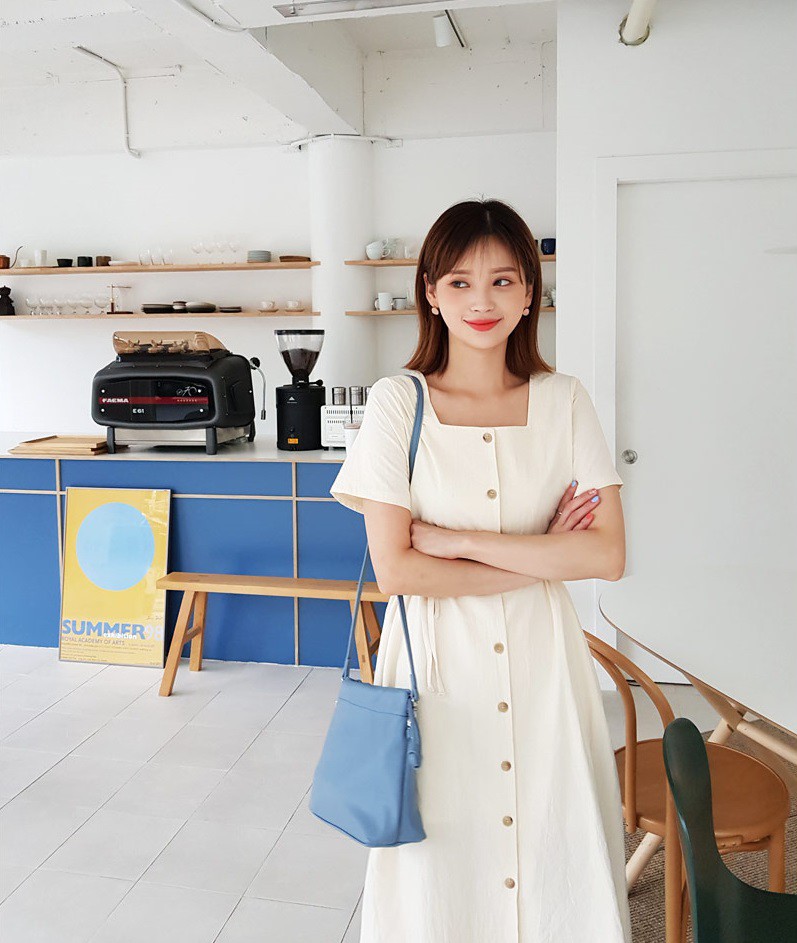Không chỉ xinh lịm tim, mẫu váy này còn sánh ngang với váy cổ chữ V về khả năng “sang chảnh hóa” phong cách - 8 Không chỉ xinh lịm tim, mẫu váy này còn sánh ngang với váy cổ chữ V về khả năng “sang chảnh hóa” phong cách - 8