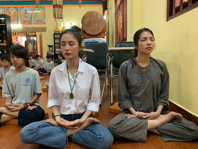 Vì sao Angela Phương Trinh rời xa showbiz khi đang được đại gia săn đón? - 3 Vì sao Angela Phương Trinh rời xa showbiz khi đang được đại gia săn đón? - 3