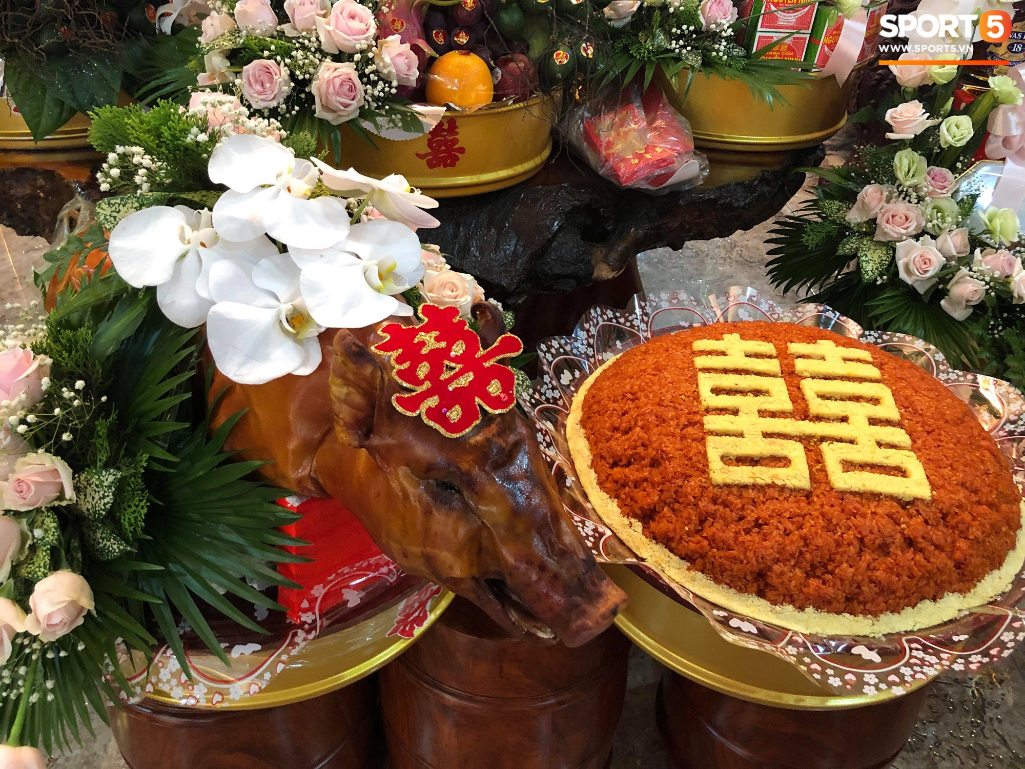 Đám hỏi hoành tráng Bùi Tiến Dũng khép lại với nụ cười mãn nguyện của đôi bạn trẻ - 2 Đám hỏi hoành tráng Bùi Tiến Dũng khép lại với nụ cười mãn nguyện của đôi bạn trẻ - 2
