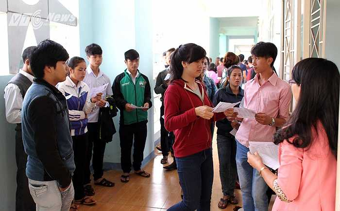 Dân mạng 'đào mộ' loạt ảnh dàn cầu thủ tuyển Việt Nam 'mài đũng quần' ngồi làm bài thi - 10 Dân mạng 'đào mộ' loạt ảnh dàn cầu thủ tuyển Việt Nam 'mài đũng quần' ngồi làm bài thi - 10