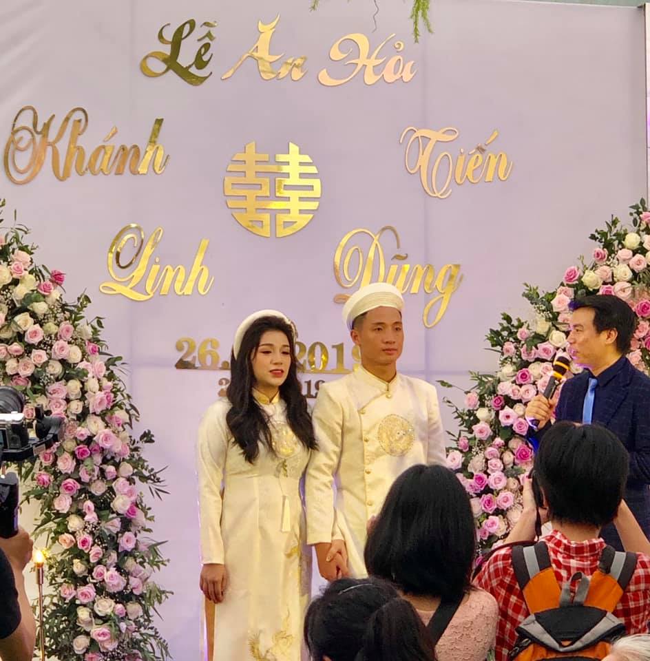 Bạn gái Trọng Đại gây chú ý khi lái 'xế hộp' tiền tỉ đến dự đám hỏi Bùi Tiến Dũng - 3 Bạn gái Trọng Đại gây chú ý khi lái 'xế hộp' tiền tỉ đến dự đám hỏi Bùi Tiến Dũng - 3