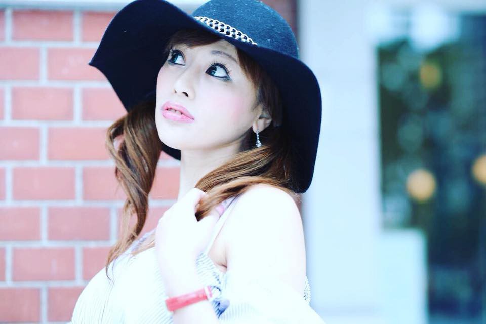 Bị mẹ ruột chê càng lớn càng xấu, cô nàng 'dành cả thanh xuân' 21 năm để đại tu nhan sắc, mất hơn 6 tỷ đồng đổi lấy ngoại hình đáng kinh ngạc - 2 Bị mẹ ruột chê càng lớn càng xấu, cô nàng 'dành cả thanh xuân' 21 năm để đại tu nhan sắc, mất hơn 6 tỷ đồng đổi lấy ngoại hình đáng kinh ngạc - 2