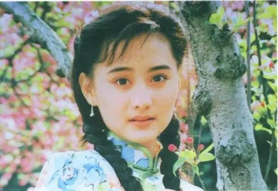 'Ngọc nữ' phim Quỳnh Dao: Châu Tinh Trì mê mẩn, luôn bị ép đóng cảnh nóng, hết thời đi hát hội chợ - 1 'Ngọc nữ' phim Quỳnh Dao: Châu Tinh Trì mê mẩn, luôn bị ép đóng cảnh nóng, hết thời đi hát hội chợ - 1