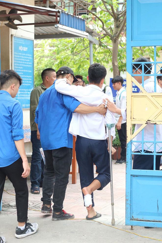 'Mát lòng' với bông hoa giấy cùng tâm thư cảm ơn ngọt lịm của cô nàng thí sinh gửi các sinh viên tình nguyện sau 2 ngày thi THPT Quốc gia - 4 'Mát lòng' với bông hoa giấy cùng tâm thư cảm ơn ngọt lịm của cô nàng thí sinh gửi các sinh viên tình nguyện sau 2 ngày thi THPT Quốc gia - 4