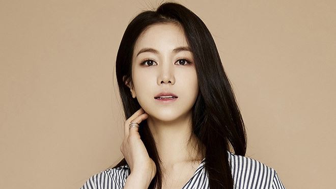 Chân dung Kim Ok Bin - mỹ nhân bị đồn là tình nhân của Song Joong Ki: IQ cao ngất ngưởng, xinh đẹp, không ngại đóng cảnh nóng với tài tử hơn 20 tuổi - 9 Chân dung Kim Ok Bin - mỹ nhân bị đồn là tình nhân của Song Joong Ki: IQ cao ngất ngưởng, xinh đẹp, không ngại đóng cảnh nóng với tài tử hơn 20 tuổi - 9