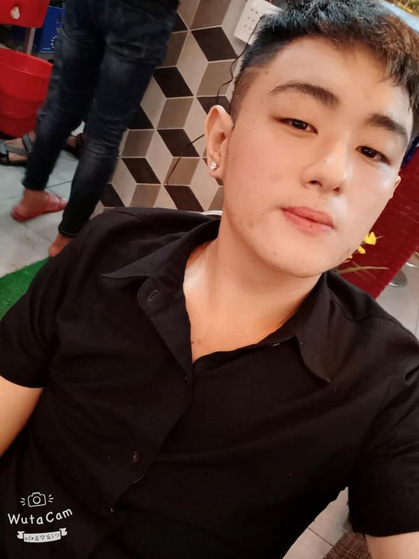 Gia cảnh của trai đẹp hôn 'ngấu nghiến' Mon 2k trong show hẹn hò: Hoàn cảnh nghèo khó, chỉ học hết cấp 2 - 1 Gia cảnh của trai đẹp hôn 'ngấu nghiến' Mon 2k trong show hẹn hò: Hoàn cảnh nghèo khó, chỉ học hết cấp 2 - 1