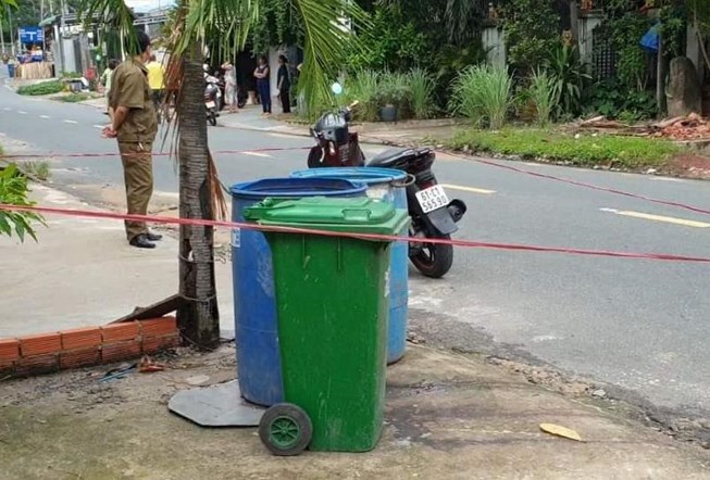 Thai nhi được phát hiện trong thùng rác tại Bình Dương Thai nhi được phát hiện trong thùng rác tại Bình Dương