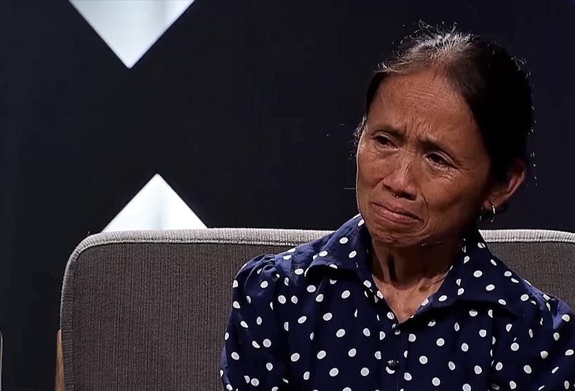 Bà Tân Vlog bật khóc nức nở trên truyền hình khi nhớ về quãng thời gian cơ cực vì chồng mắc bệnh ung thư - 2 Bà Tân Vlog bật khóc nức nở trên truyền hình khi nhớ về quãng thời gian cơ cực vì chồng mắc bệnh ung thư - 2