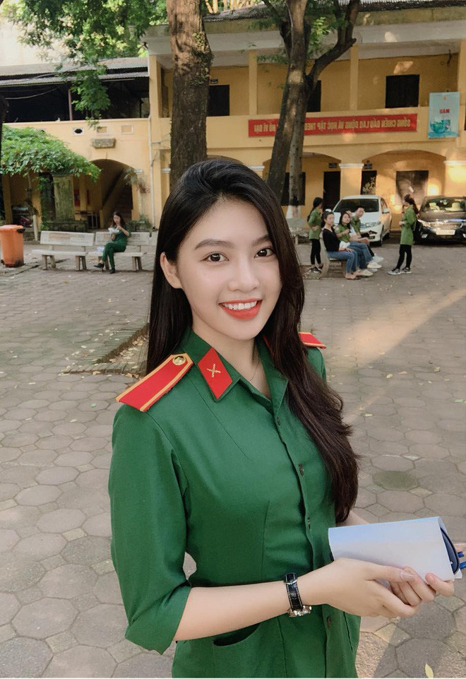 'Nổi như cồn' khi diện quân phục đi thi đại học, nữ sinh hot nhất MXH mấy ngày qua là đây! - 2 'Nổi như cồn' khi diện quân phục đi thi đại học, nữ sinh hot nhất MXH mấy ngày qua là đây! - 2