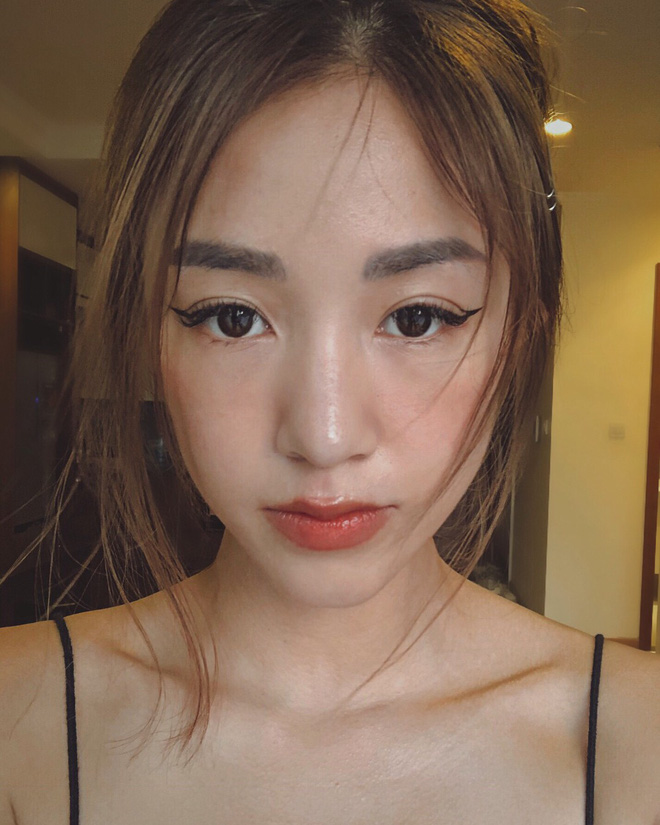 Bỏ kem dưỡng, chỉ dùng toner và serum: Cách skincare' lạ đời' của hot girl Salim hóa ra lại có lợi không tưởng cho làn da - 1 Bỏ kem dưỡng, chỉ dùng toner và serum: Cách skincare' lạ đời' của hot girl Salim hóa ra lại có lợi không tưởng cho làn da - 1