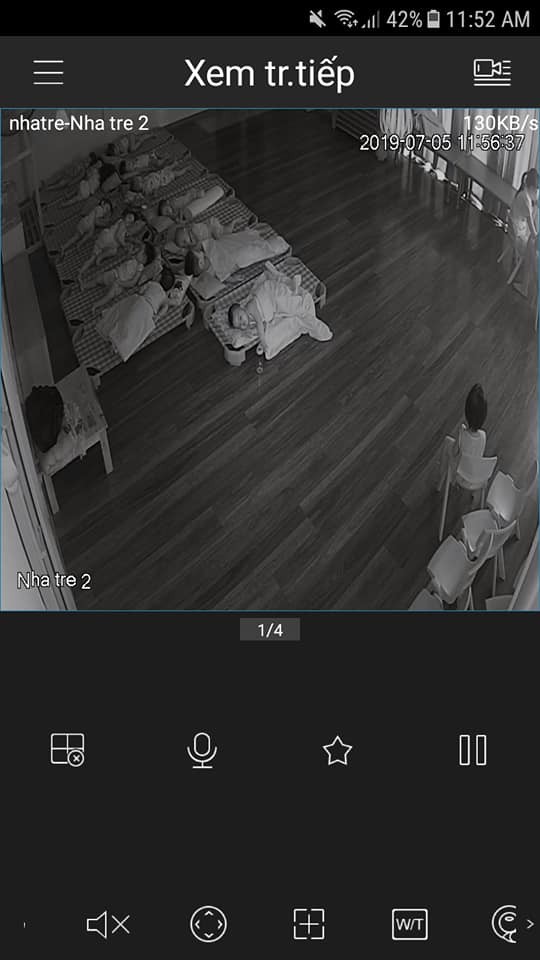 Quan sát camera, mẹ sốc nặng khi thấy con gái đại tiện ra quần nhưng cô giáo vẫn ung dung xem điện thoại - 1 Quan sát camera, mẹ sốc nặng khi thấy con gái đại tiện ra quần nhưng cô giáo vẫn ung dung xem điện thoại - 1