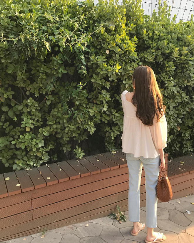 4 kiểu túi xinh nhất hè năm nay: chiều lòng từ nàng cá tính đến bánh bèo, đeo lên là nâng tầm phong cách tắp lự - 2 4 kiểu túi xinh nhất hè năm nay: chiều lòng từ nàng cá tính đến bánh bèo, đeo lên là nâng tầm phong cách tắp lự - 2