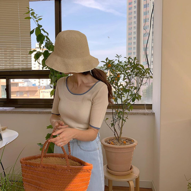 4 kiểu túi xinh nhất hè năm nay: chiều lòng từ nàng cá tính đến bánh bèo, đeo lên là nâng tầm phong cách tắp lự - 16 4 kiểu túi xinh nhất hè năm nay: chiều lòng từ nàng cá tính đến bánh bèo, đeo lên là nâng tầm phong cách tắp lự - 16
