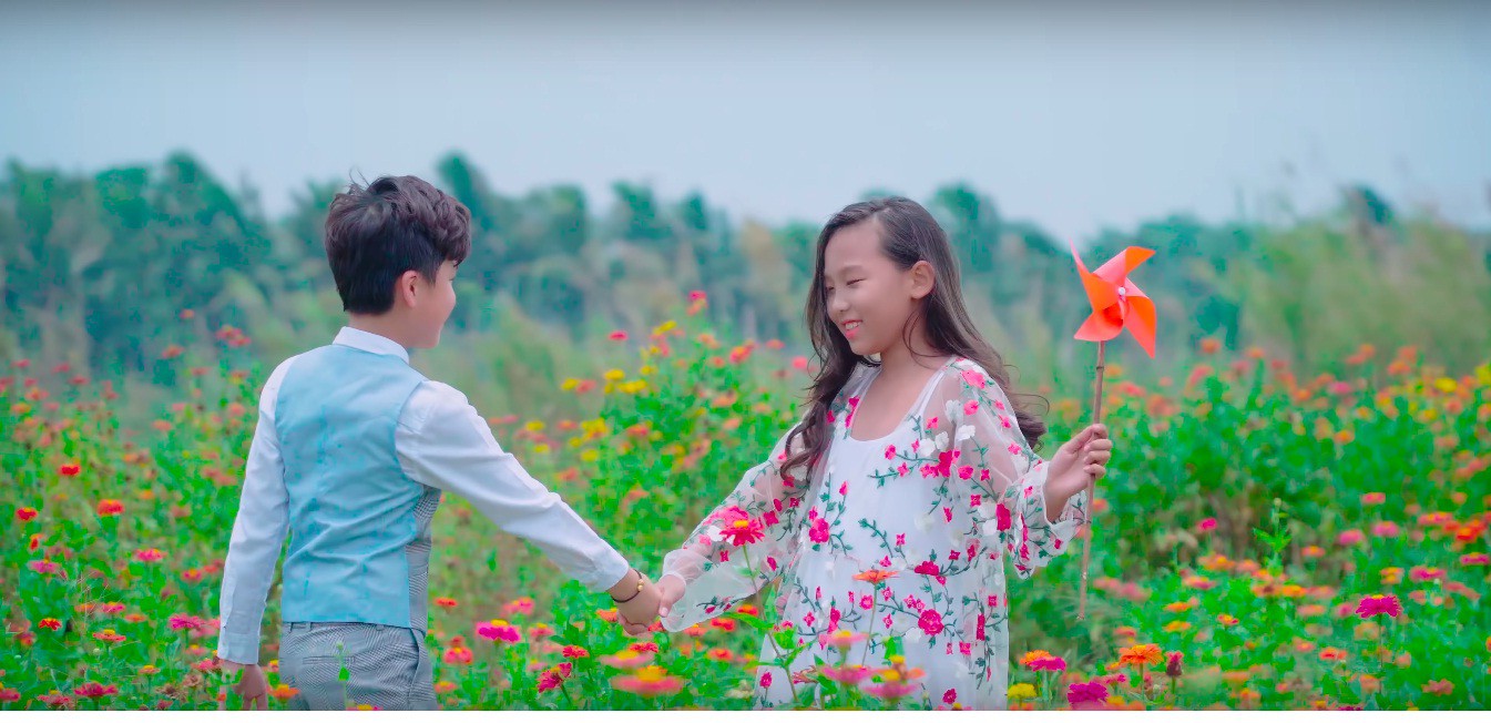 Thái Thùy Linh gây sốc khi cho con gái 10 tuổi đóng MV cover nhạc người lớn - 4 Thái Thùy Linh gây sốc khi cho con gái 10 tuổi đóng MV cover nhạc người lớn - 4