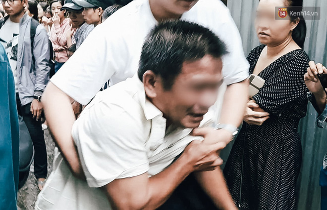 Cha mẹ nữ sinh 19 tuổi khóc cạn nước mắt, ngã quỵ khi quay lại hiện trường nhận thi thể con gái - 4 Cha mẹ nữ sinh 19 tuổi khóc cạn nước mắt, ngã quỵ khi quay lại hiện trường nhận thi thể con gái - 4