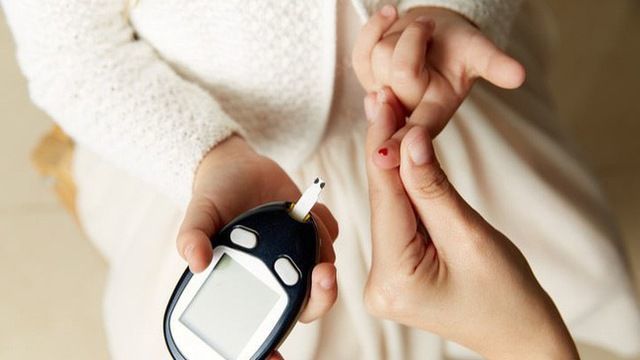4 tín hiệu bất thường sau khi uống nước, chứng tỏ bạn đang bệnh nặng - 1 4 tín hiệu bất thường sau khi uống nước, chứng tỏ bạn đang bệnh nặng - 1