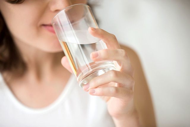 4 tín hiệu bất thường sau khi uống nước, chứng tỏ bạn đang bệnh nặng - 2 4 tín hiệu bất thường sau khi uống nước, chứng tỏ bạn đang bệnh nặng - 2