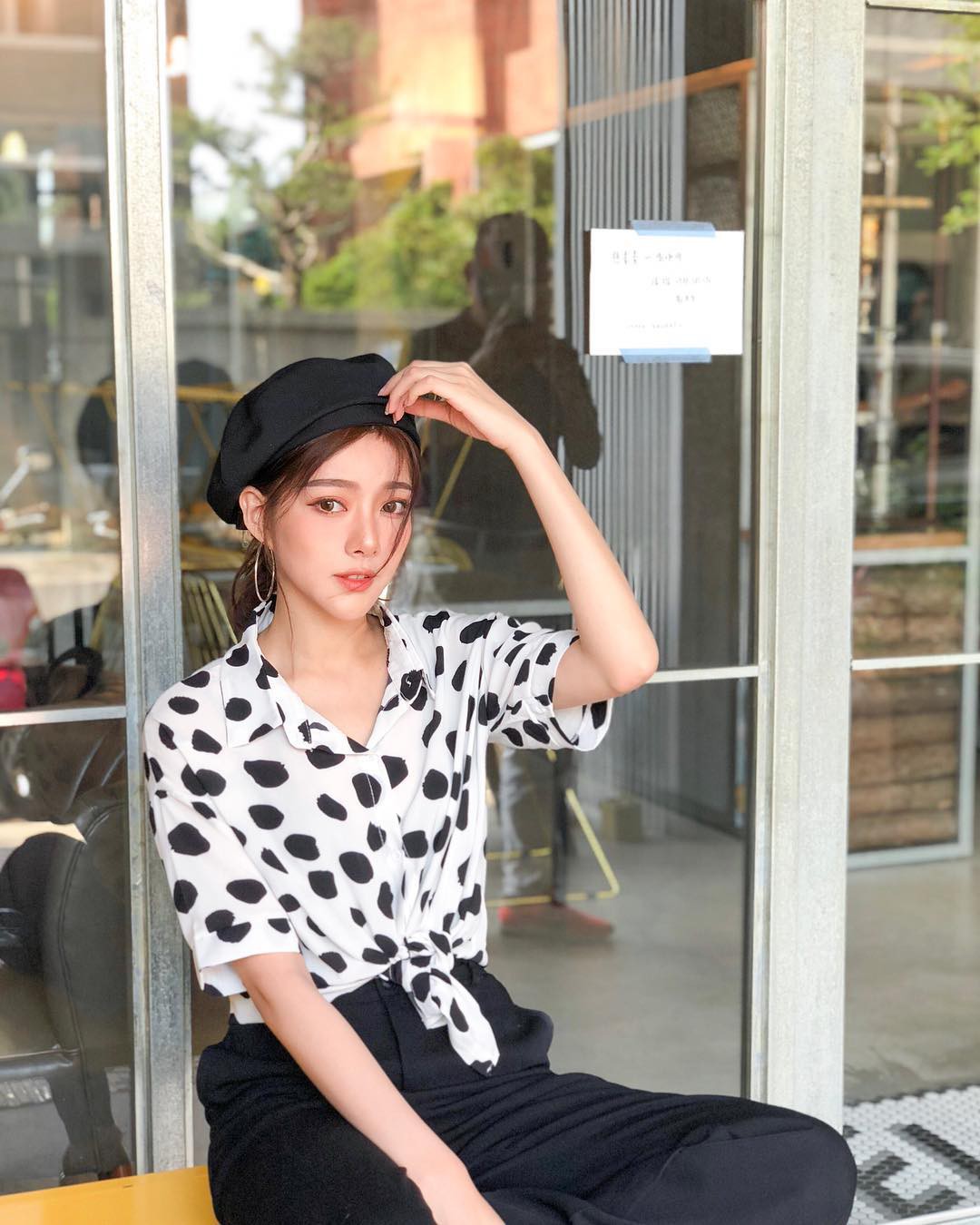 Áo sơ mi không nhạt nhẽo, nhưng sẽ sành điệu và hút mắt hơn hẳn nếu bạn biến tấu theo 4 cách sau Áo sơ mi không nhạt nhẽo, nhưng sẽ sành điệu và hút mắt hơn hẳn nếu bạn biến tấu theo 4 cách sau