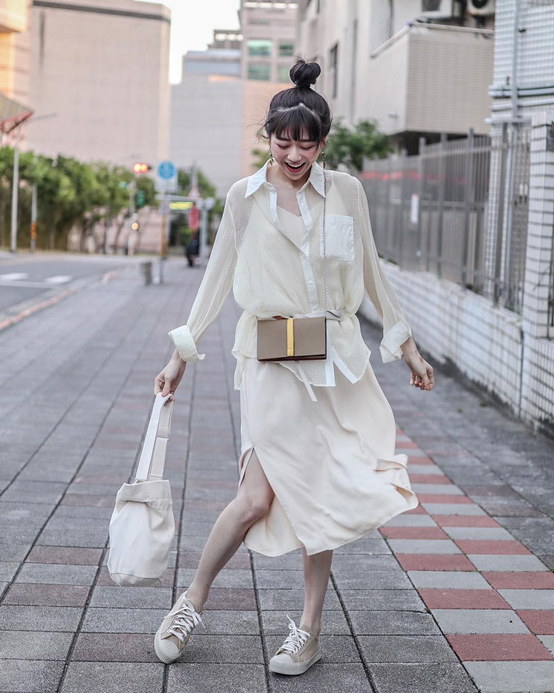 Áo sơ mi không nhạt nhẽo, nhưng sẽ sành điệu và hút mắt hơn hẳn nếu bạn biến tấu theo 4 cách sau - 9 Áo sơ mi không nhạt nhẽo, nhưng sẽ sành điệu và hút mắt hơn hẳn nếu bạn biến tấu theo 4 cách sau - 9