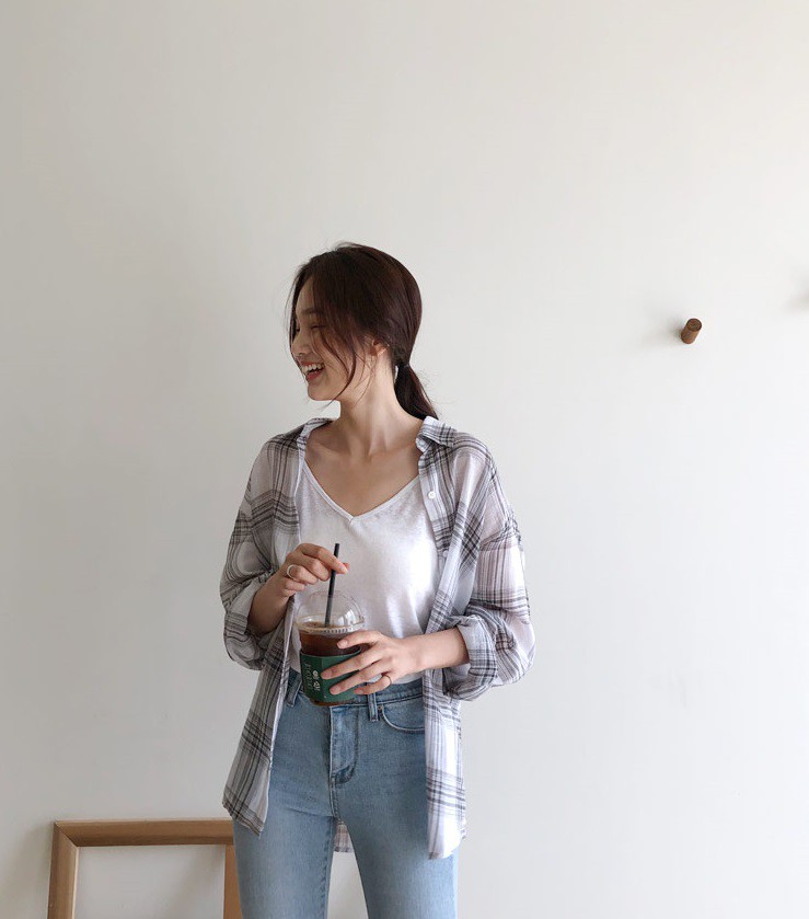 Áo sơ mi không nhạt nhẽo, nhưng sẽ sành điệu và hút mắt hơn hẳn nếu bạn biến tấu theo 4 cách sau - 11 Áo sơ mi không nhạt nhẽo, nhưng sẽ sành điệu và hút mắt hơn hẳn nếu bạn biến tấu theo 4 cách sau - 11