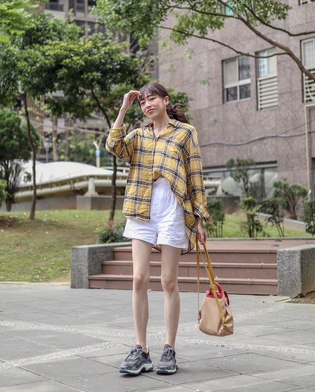 Áo sơ mi không nhạt nhẽo, nhưng sẽ sành điệu và hút mắt hơn hẳn nếu bạn biến tấu theo 4 cách sau - 7 Áo sơ mi không nhạt nhẽo, nhưng sẽ sành điệu và hút mắt hơn hẳn nếu bạn biến tấu theo 4 cách sau - 7