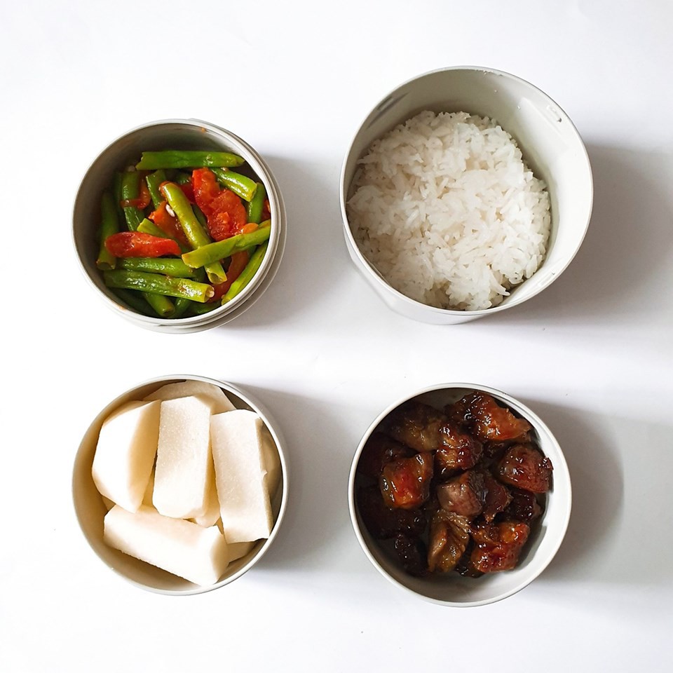 Chỉ với 50k đồng, cô gái trẻ làm ra hàng loạt bữa cơm trưa siêu tinh tế để chồng mang đi làm mỗi ngày - 14 Chỉ với 50k đồng, cô gái trẻ làm ra hàng loạt bữa cơm trưa siêu tinh tế để chồng mang đi làm mỗi ngày - 14