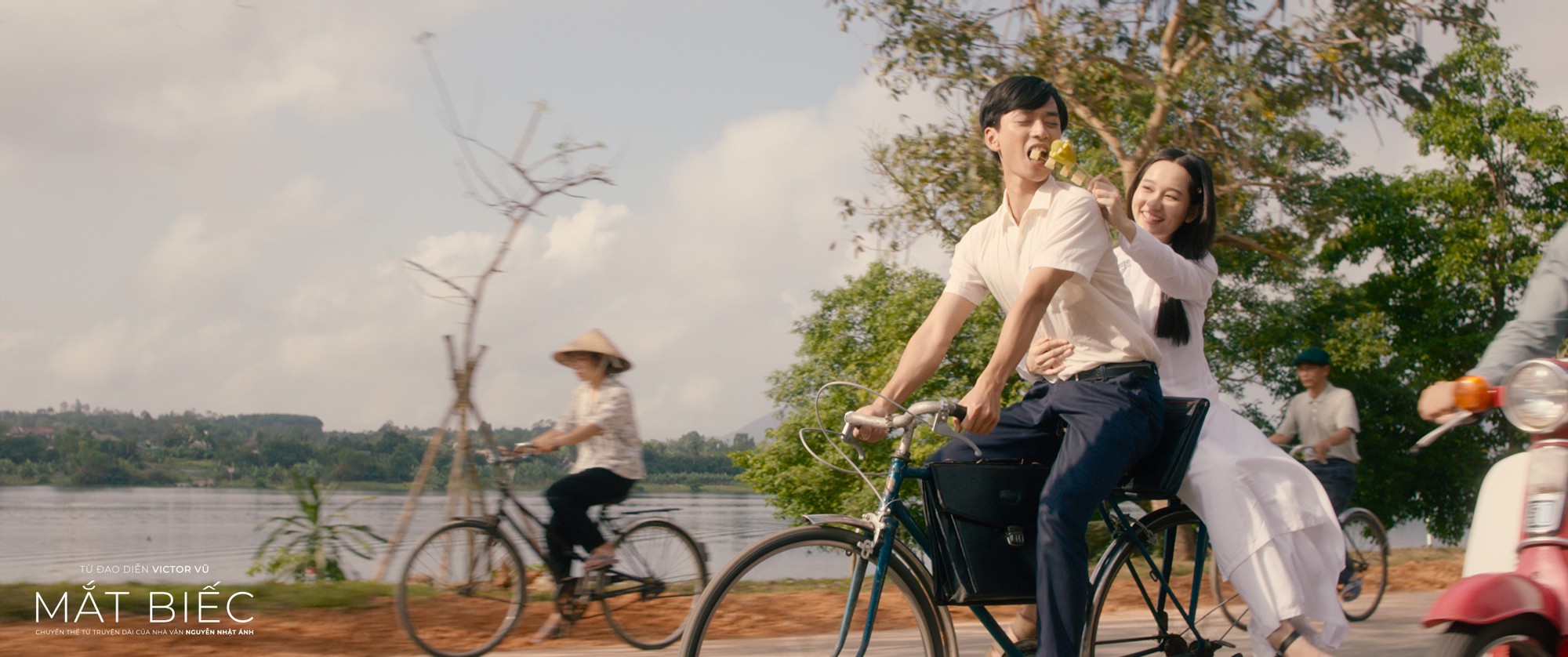 'Mắt Biếc' tung teaser: Mắt Hà Lan đẹp và buồn, nhưng đôi mi đẫm lệ của thầy Ngạn mới ám ảnh - 3 'Mắt Biếc' tung teaser: Mắt Hà Lan đẹp và buồn, nhưng đôi mi đẫm lệ của thầy Ngạn mới ám ảnh - 3