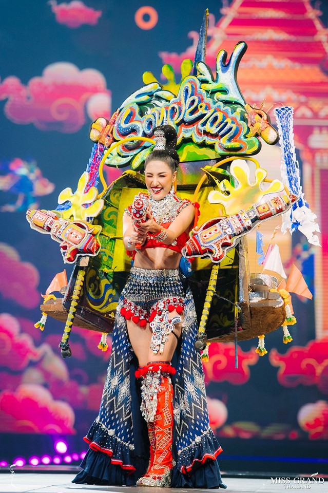 Cả 'vũ trụ' được đưa vào quốc phục tại Miss Grand Thái 2019: Từ động vật muôn loài đến trái cây nhiệt đới, không sót thứ gì! - 13 Cả 'vũ trụ' được đưa vào quốc phục tại Miss Grand Thái 2019: Từ động vật muôn loài đến trái cây nhiệt đới, không sót thứ gì! - 13