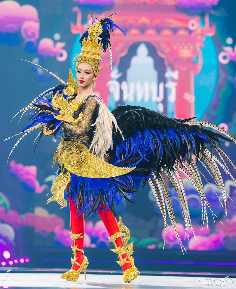 Cả 'vũ trụ' được đưa vào quốc phục tại Miss Grand Thái 2019: Từ động vật muôn loài đến trái cây nhiệt đới, không sót thứ gì! - 2 Cả 'vũ trụ' được đưa vào quốc phục tại Miss Grand Thái 2019: Từ động vật muôn loài đến trái cây nhiệt đới, không sót thứ gì! - 2