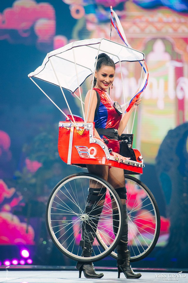 Cả 'vũ trụ' được đưa vào quốc phục tại Miss Grand Thái 2019: Từ động vật muôn loài đến trái cây nhiệt đới, không sót thứ gì! - 4 Cả 'vũ trụ' được đưa vào quốc phục tại Miss Grand Thái 2019: Từ động vật muôn loài đến trái cây nhiệt đới, không sót thứ gì! - 4