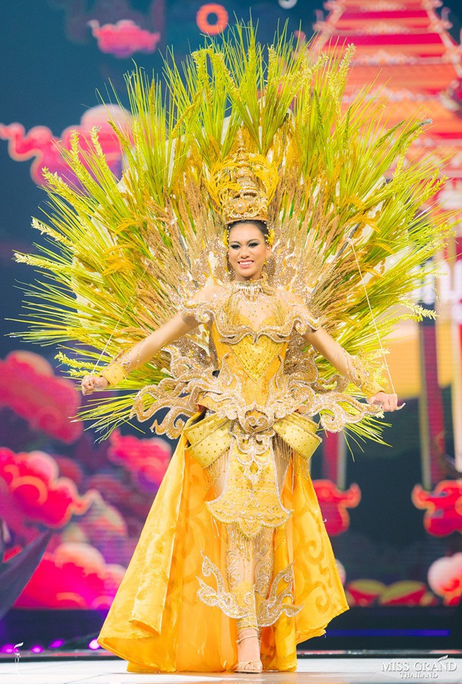 Cả 'vũ trụ' được đưa vào quốc phục tại Miss Grand Thái 2019: Từ động vật muôn loài đến trái cây nhiệt đới, không sót thứ gì! - 7 Cả 'vũ trụ' được đưa vào quốc phục tại Miss Grand Thái 2019: Từ động vật muôn loài đến trái cây nhiệt đới, không sót thứ gì! - 7