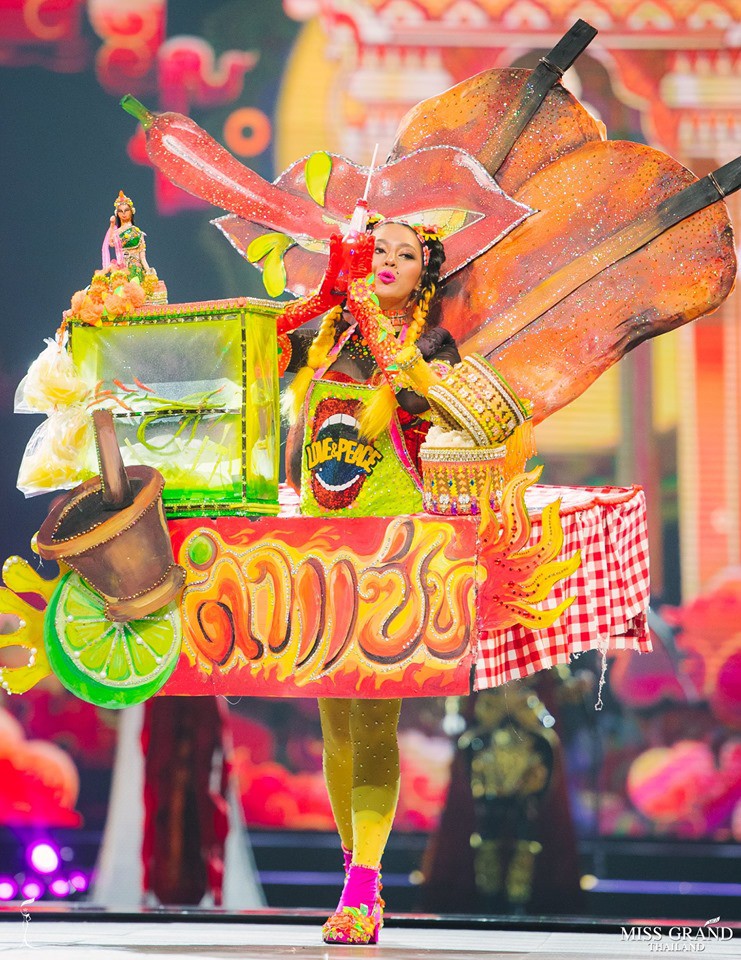Cả 'vũ trụ' được đưa vào quốc phục tại Miss Grand Thái 2019: Từ động vật muôn loài đến trái cây nhiệt đới, không sót thứ gì! - 9 Cả 'vũ trụ' được đưa vào quốc phục tại Miss Grand Thái 2019: Từ động vật muôn loài đến trái cây nhiệt đới, không sót thứ gì! - 9