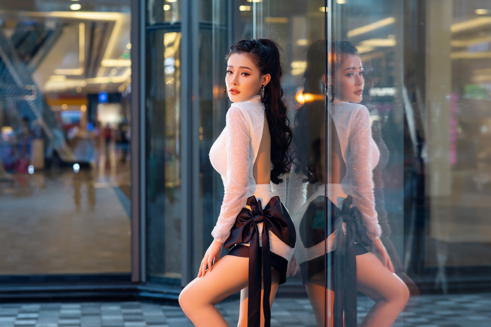 Sau khi tuyên bố 'chán khoe ngực khủng', Ngân 98 tung bộ ảnh mới dù kín đáo vẫn sexy quyến rũ - 3 Sau khi tuyên bố 'chán khoe ngực khủng', Ngân 98 tung bộ ảnh mới dù kín đáo vẫn sexy quyến rũ - 3