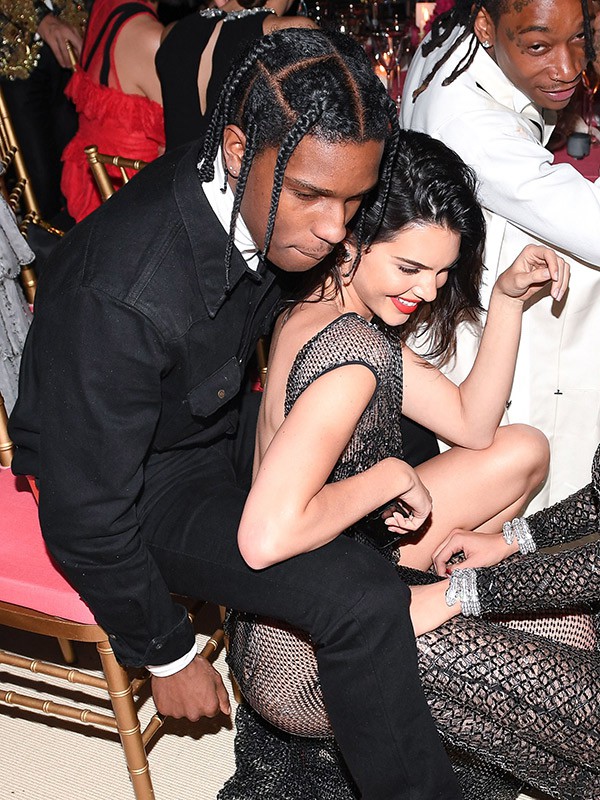 Kendall Jenner: Kẻ lạc loài nhà Kardashian đến mẫu 9x đắt giá nhất thế giới, cháu trai của Tổng thống Mỹ cũng phải mê - 11 Kendall Jenner: Kẻ lạc loài nhà Kardashian đến mẫu 9x đắt giá nhất thế giới, cháu trai của Tổng thống Mỹ cũng phải mê - 11