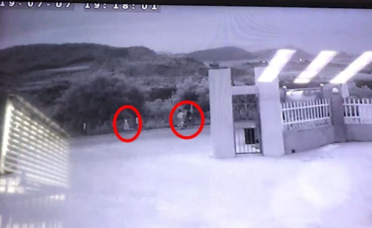 Xin người nhà dẫn bé gái 9 tuổi đi ăn cưới, cặp vợ chồng bắt cóc đứa trẻ rồi tự vẫn nhưng không thấy bóng dáng bé tại hiện trường - 3 Xin người nhà dẫn bé gái 9 tuổi đi ăn cưới, cặp vợ chồng bắt cóc đứa trẻ rồi tự vẫn nhưng không thấy bóng dáng bé tại hiện trường - 3
