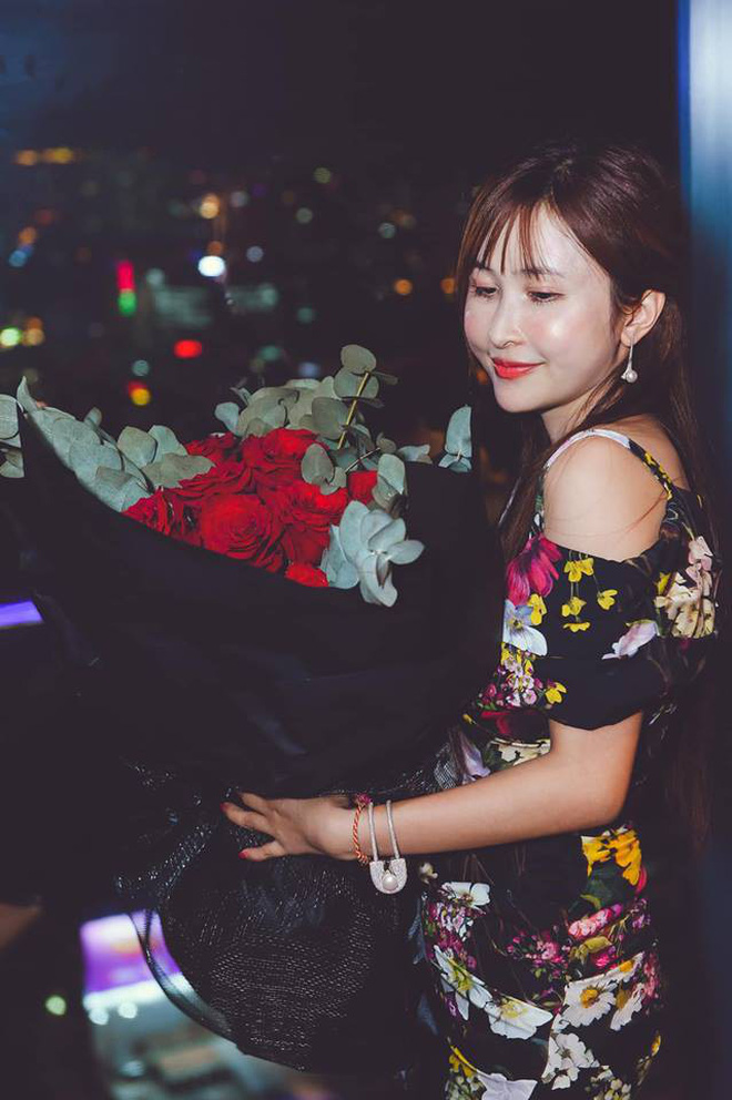 Nhan sắc ngày càng trẻ đẹp của vợ đại gia Minh Nhựa: Body nuột nà không hề thua chị kém em - 17 Nhan sắc ngày càng trẻ đẹp của vợ đại gia Minh Nhựa: Body nuột nà không hề thua chị kém em - 17