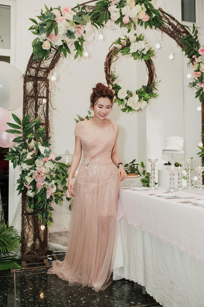 Nhan sắc ngày càng trẻ đẹp của vợ đại gia Minh Nhựa: Body nuột nà không hề thua chị kém em Nhan sắc ngày càng trẻ đẹp của vợ đại gia Minh Nhựa: Body nuột nà không hề thua chị kém em