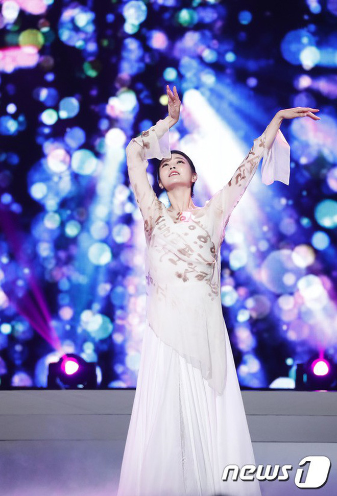 Chung kết Hoa hậu Hàn Quốc 2019 gây bão: Tân Hoa hậu xinh đến mức dìm cựu Hoa hậu, dàn Á hậu đằng sau bị chê 'mặt nhựa' - 19 Chung kết Hoa hậu Hàn Quốc 2019 gây bão: Tân Hoa hậu xinh đến mức dìm cựu Hoa hậu, dàn Á hậu đằng sau bị chê 'mặt nhựa' - 19
