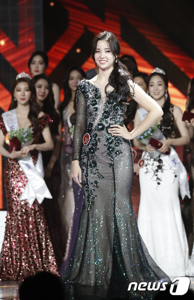 Chung kết Hoa hậu Hàn Quốc 2019 gây bão: Tân Hoa hậu xinh đến mức dìm cựu Hoa hậu, dàn Á hậu đằng sau bị chê 'mặt nhựa' - 5 Chung kết Hoa hậu Hàn Quốc 2019 gây bão: Tân Hoa hậu xinh đến mức dìm cựu Hoa hậu, dàn Á hậu đằng sau bị chê 'mặt nhựa' - 5