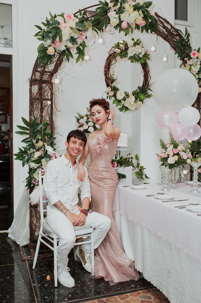 'Mê' vợ như đại gia Minh Nhựa: Cưới nhau 8 năm vẫn mặn nồng, suy sụp vì vợ bỏ đi đến nỗi tự tử bất thành - 1 'Mê' vợ như đại gia Minh Nhựa: Cưới nhau 8 năm vẫn mặn nồng, suy sụp vì vợ bỏ đi đến nỗi tự tử bất thành - 1