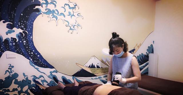 Bà chủ tiệm spa gây ngỡ ngàng vì thông báo: 'Đuổi ngay nhân viên nào mà khách muốn chọn và chỉ định' - 2 Bà chủ tiệm spa gây ngỡ ngàng vì thông báo: 'Đuổi ngay nhân viên nào mà khách muốn chọn và chỉ định' - 2