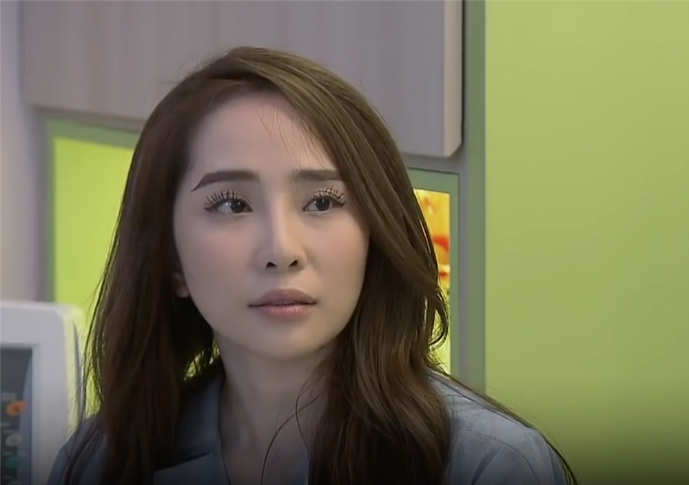 Quỳnh Nga bị ném đá vì ăn mặc kém sang, kẻ mắt 'lố' trong phim 'Về nhà đi con' - 3 Quỳnh Nga bị ném đá vì ăn mặc kém sang, kẻ mắt 'lố' trong phim 'Về nhà đi con' - 3