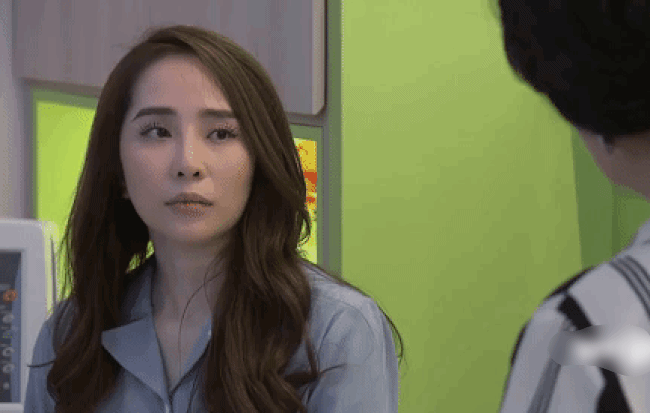 Quỳnh Nga bị ném đá vì ăn mặc kém sang, kẻ mắt 'lố' trong phim 'Về nhà đi con' - 4 Quỳnh Nga bị ném đá vì ăn mặc kém sang, kẻ mắt 'lố' trong phim 'Về nhà đi con' - 4
