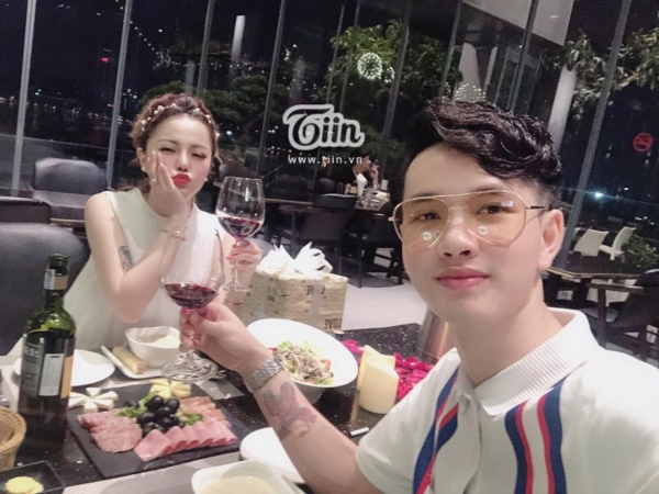 Chàng trai 9X kiếm được hàng trăm triệu mỗi tháng nhờ có bạn gái biết ăn mặc đẹp - 7 Chàng trai 9X kiếm được hàng trăm triệu mỗi tháng nhờ có bạn gái biết ăn mặc đẹp - 7
